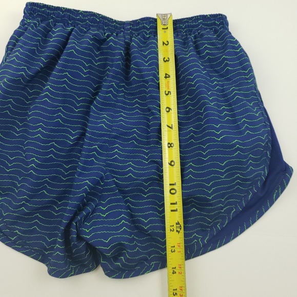 💲Nike womens small blue printed stretch shorts - Picture 5 of 8